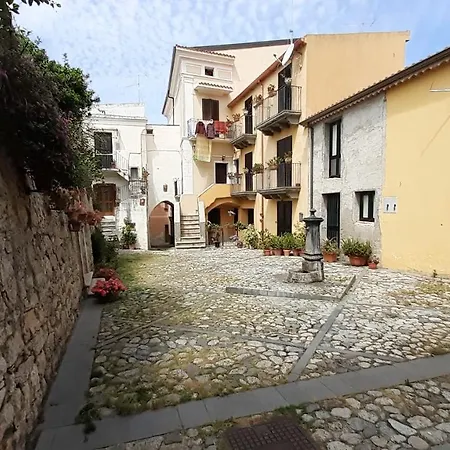 Il Faro Nel Borgo San Lucido
